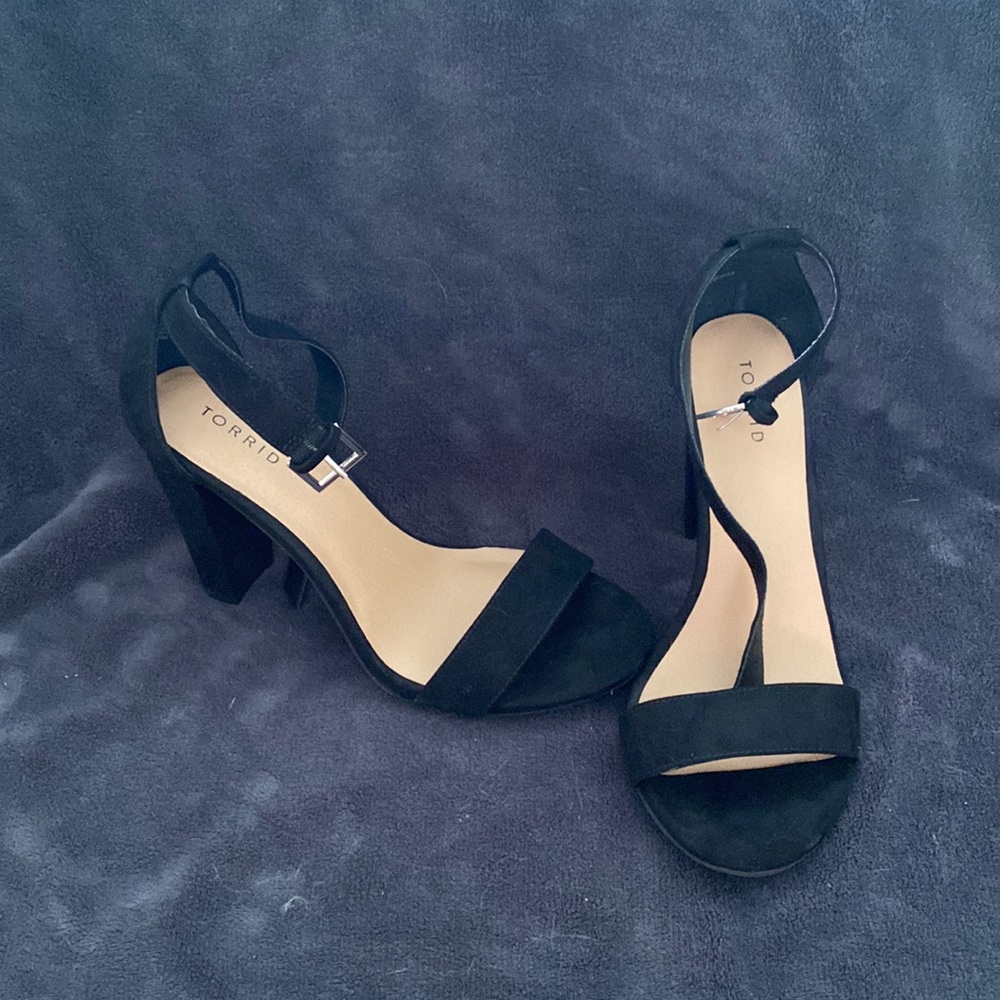 chunky black heels
